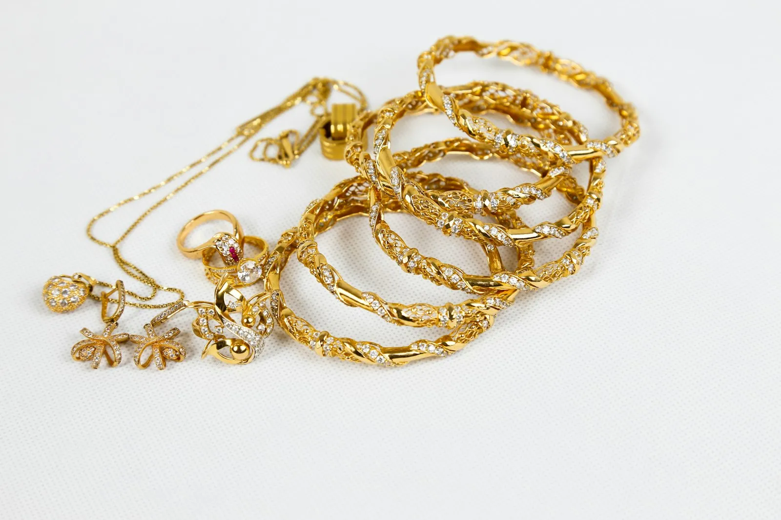 Goldketten und Goldarmbänder